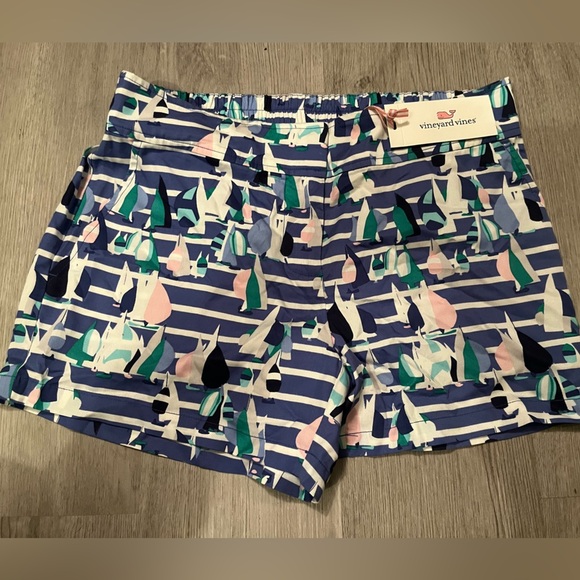 NWT Vineyards Vines Harbor Scene Foley Shorts - Picture 1 of 6